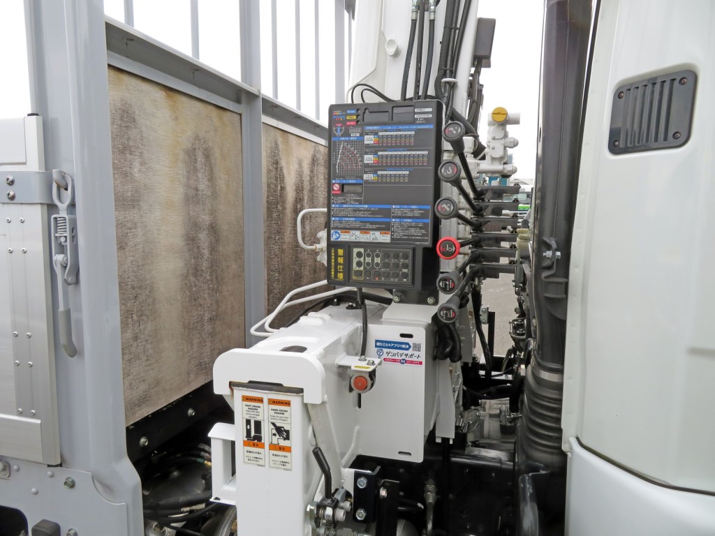 アウトリガーは差し違い式です。|三菱 ファイター 2KG-FK62FZの写真9