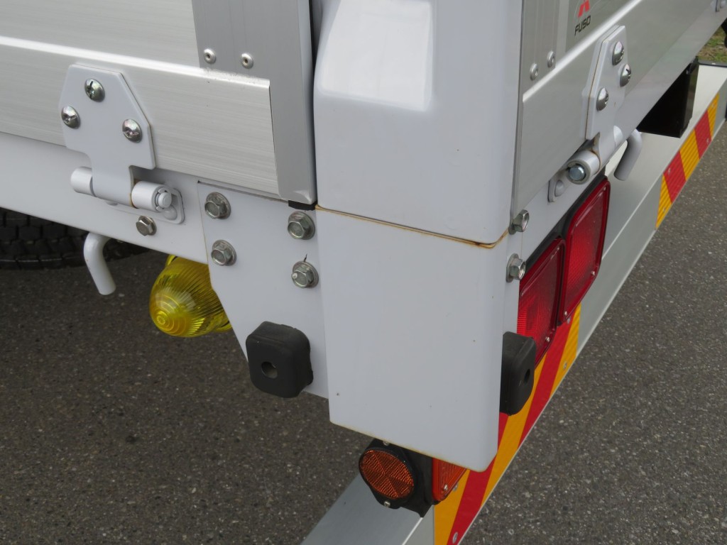 助手席側後柱差し込み部に置きサビがあります。|三菱 ファイター 2KG-FK62FZの写真16