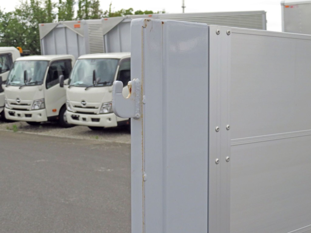 助手席側後柱に置きサビがあります。|三菱 ファイター 2KG-FK62FZの写真17