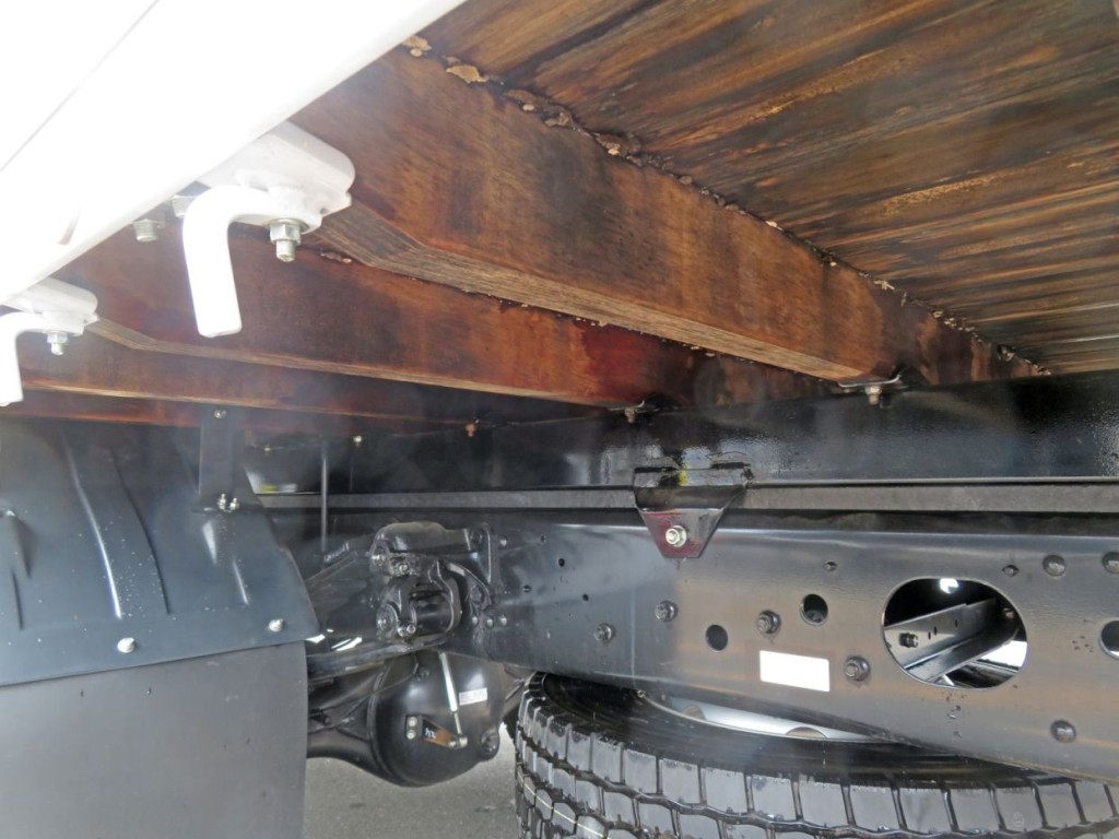 シャーシとネタの状態です。(縦ネタは鉄製・横ネタは木製です)|三菱 ファイター 2KG-FK62FZの写真7