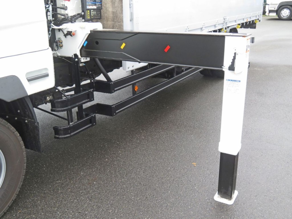 アウトリガーを張り出した状態です。|三菱 ファイター 2KG-FK62FZの写真14