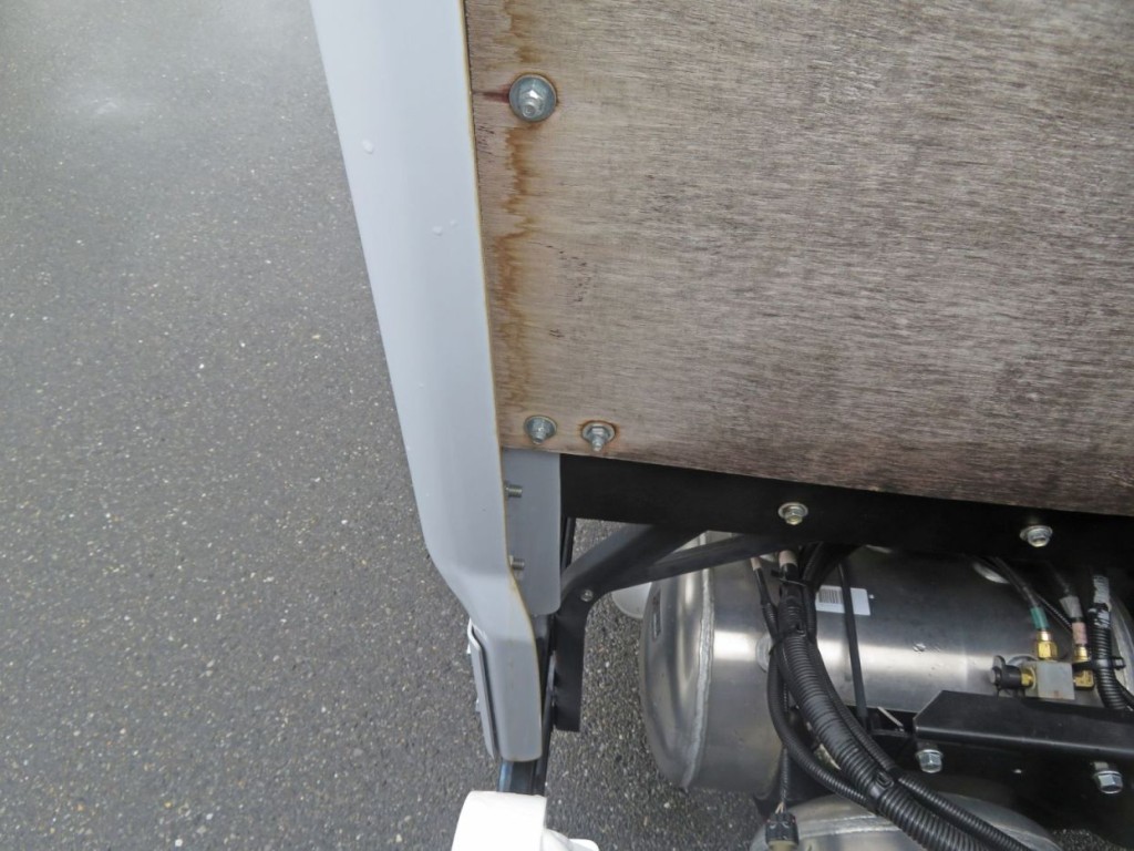 鳥居の柱内側に少し置きサビがあります。|三菱 ファイター 2KG-FK62FZの写真26