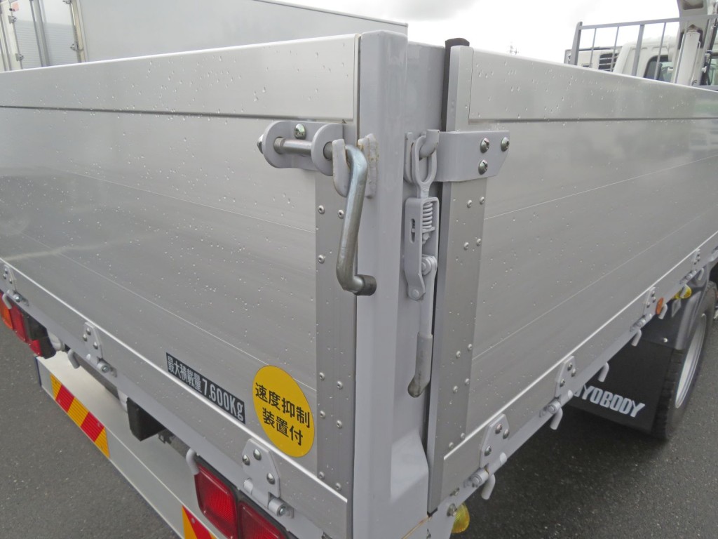 リアあおりロック周りに少し置きサビがあります。(左右)|三菱 ファイター 2KG-FK62FZの写真29