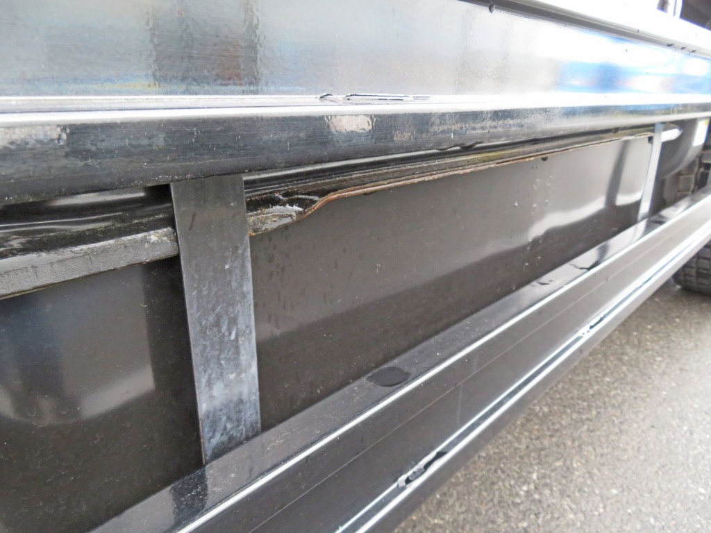 燃料タンクの中央のに置きサビがあります。|三菱 ファイター 2KG-FK62FZの写真32