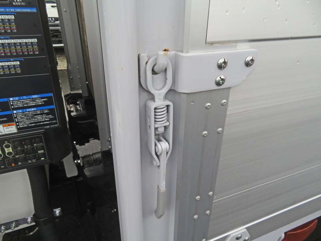 あおりロック周りに少し置きサビがあります。(左右)|三菱 ファイター 2KG-FK62FZの写真33