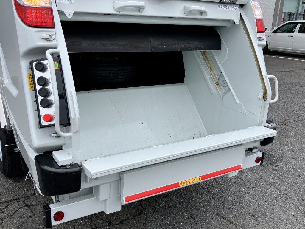 投入口の状態です。|三菱 キャンター 2RG-FEAV0(2WD)の写真13