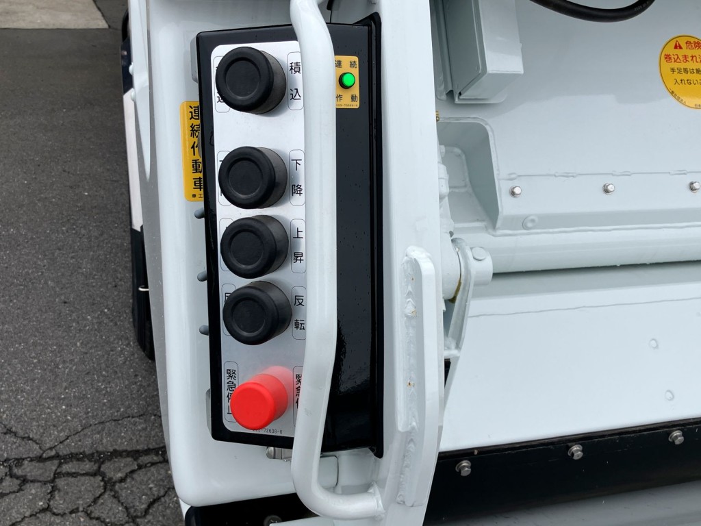 上物の操作スイッチです。|三菱 キャンター 2RG-FEAV0(2WD)の写真16