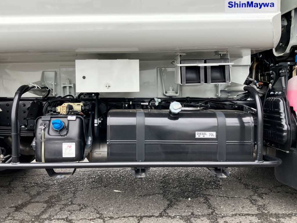 燃料タンクは70Lです。|三菱 キャンター 2RG-FEAV0(2WD)の写真24