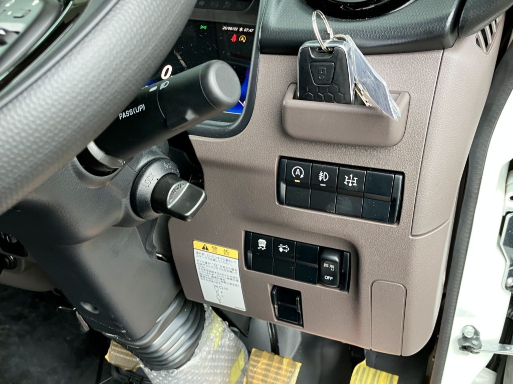 スイッチ類です。|三菱 キャンター 2RG-FEAV0(2WD)の写真27