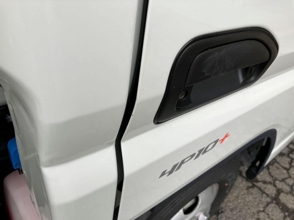 運転席側ドア端に小傷があります。|三菱 キャンター 2RG-FEAV0(2WD)の写真36