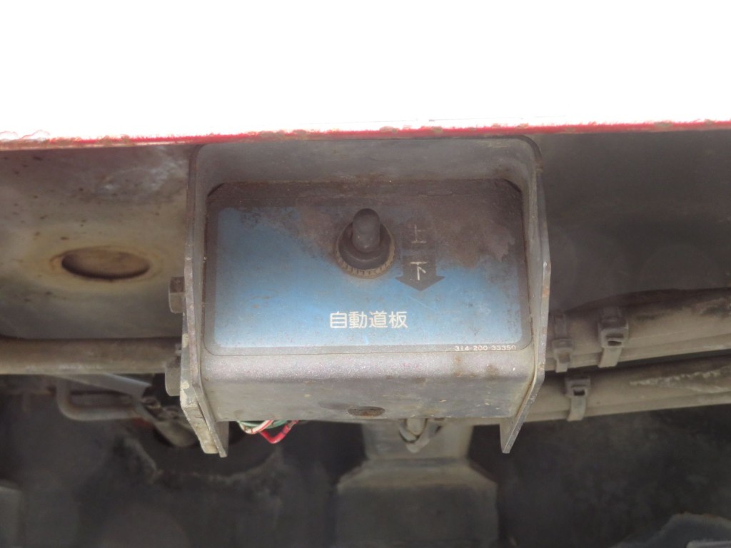 自動歩みの操作スイッチです。|UDトラックス コンドル QDG-PW39Lの写真16
