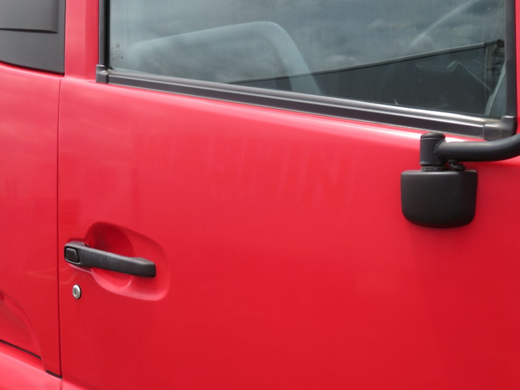 運転席ドアに看板日焼け跡があります。|UDトラックス コンドル QDG-PW39Lの写真44