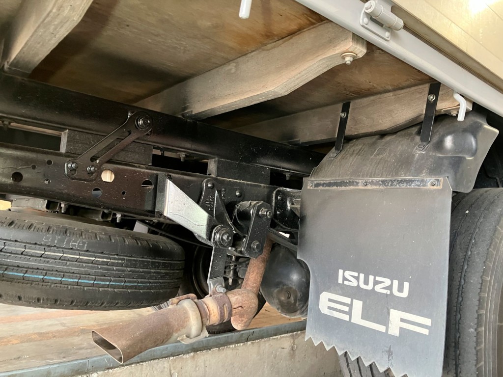 いすゞ エルフ TPG-NKR85AR(2WD)の写真6