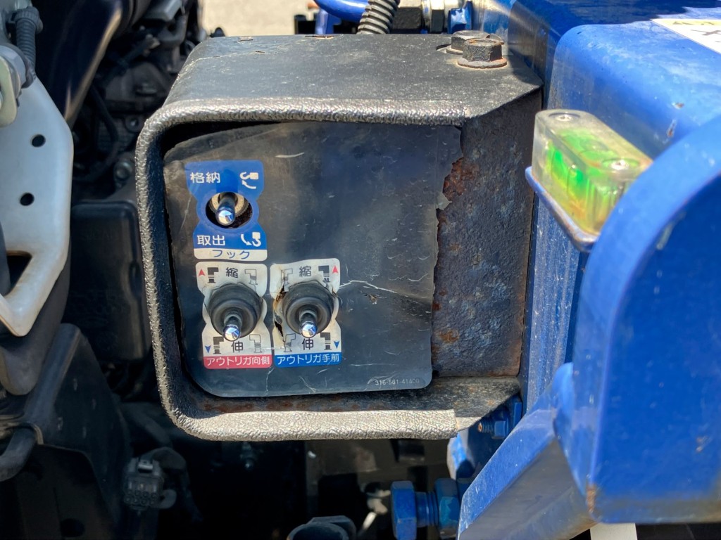 クレーンの操作スイッチです。|いすゞ エルフ TPG-NKR85AR(2WD)の写真14