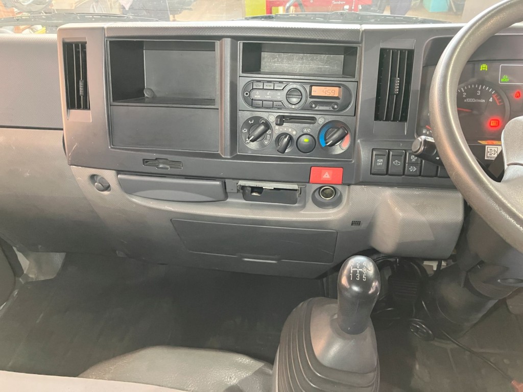 いすゞ エルフ TPG-NKR85AR(2WD)の写真16
