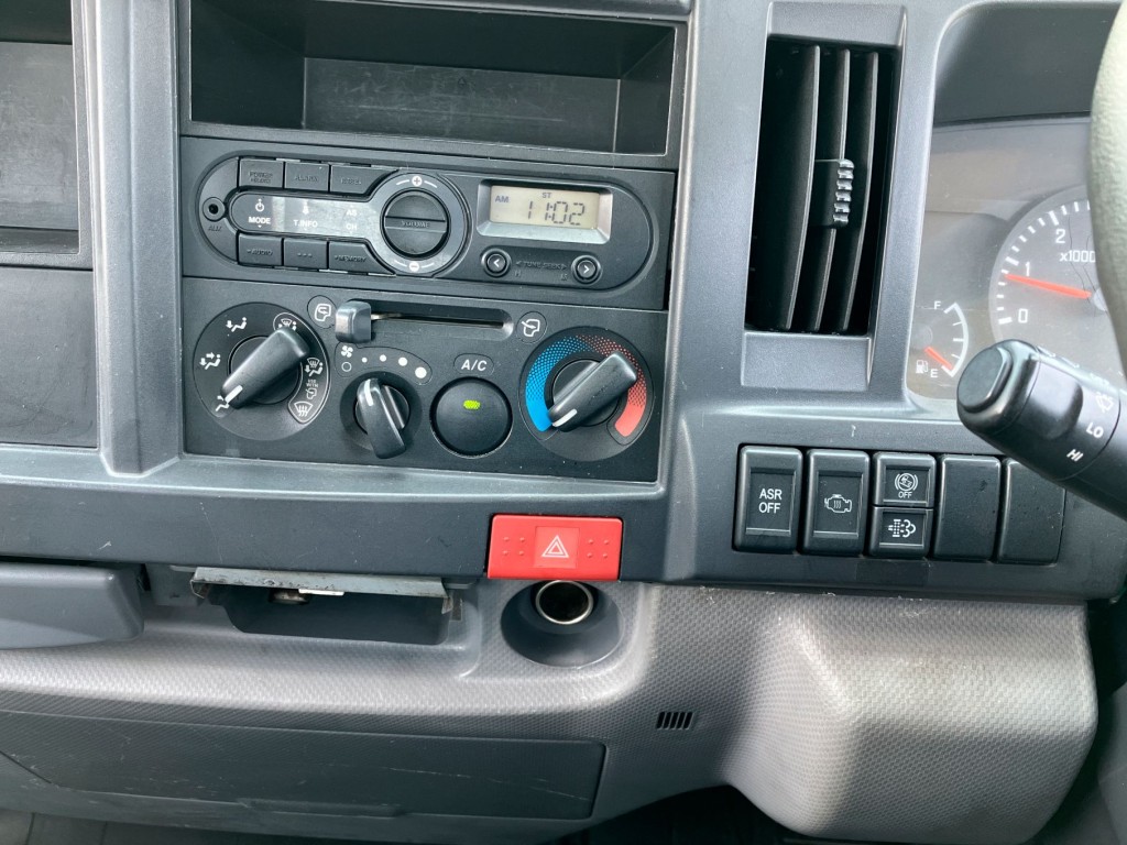 スイッチ類です。|いすゞ エルフ TPG-NKR85AR(2WD)の写真23