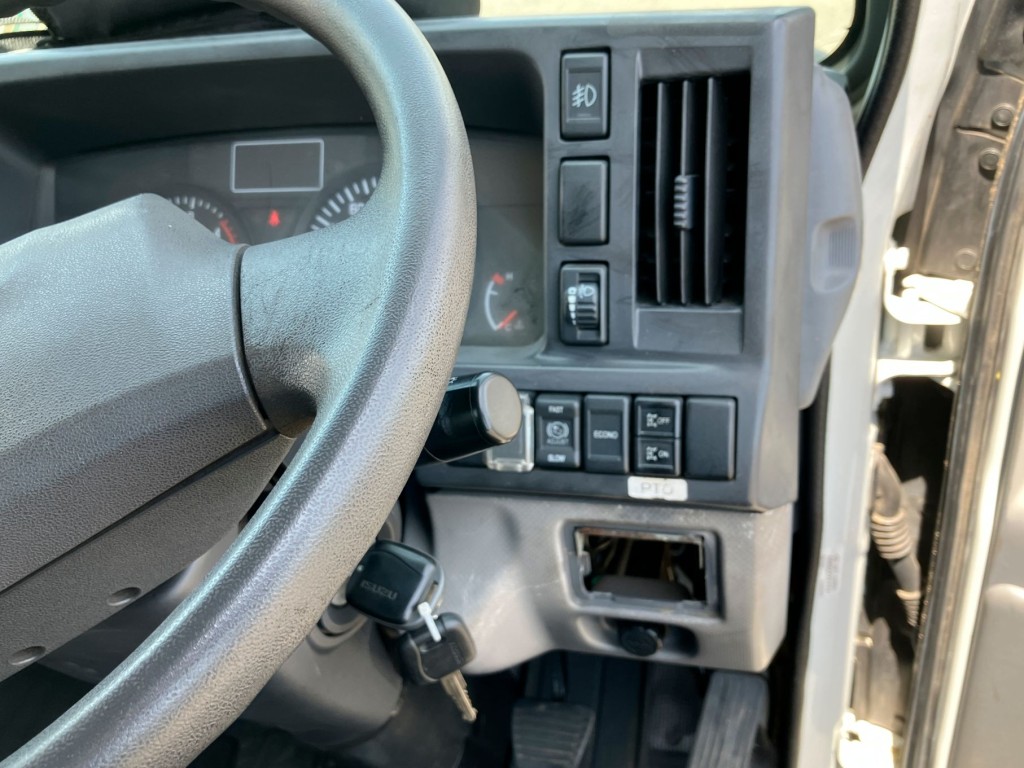 スイッチ類です。|いすゞ エルフ TPG-NKR85AR(2WD)の写真24