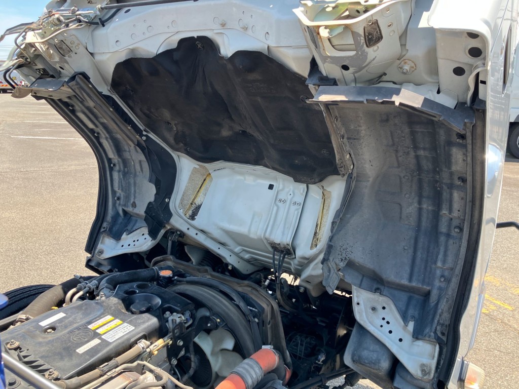 キャブ裏側の状態です。|いすゞ エルフ TPG-NKR85AR(2WD)の写真32