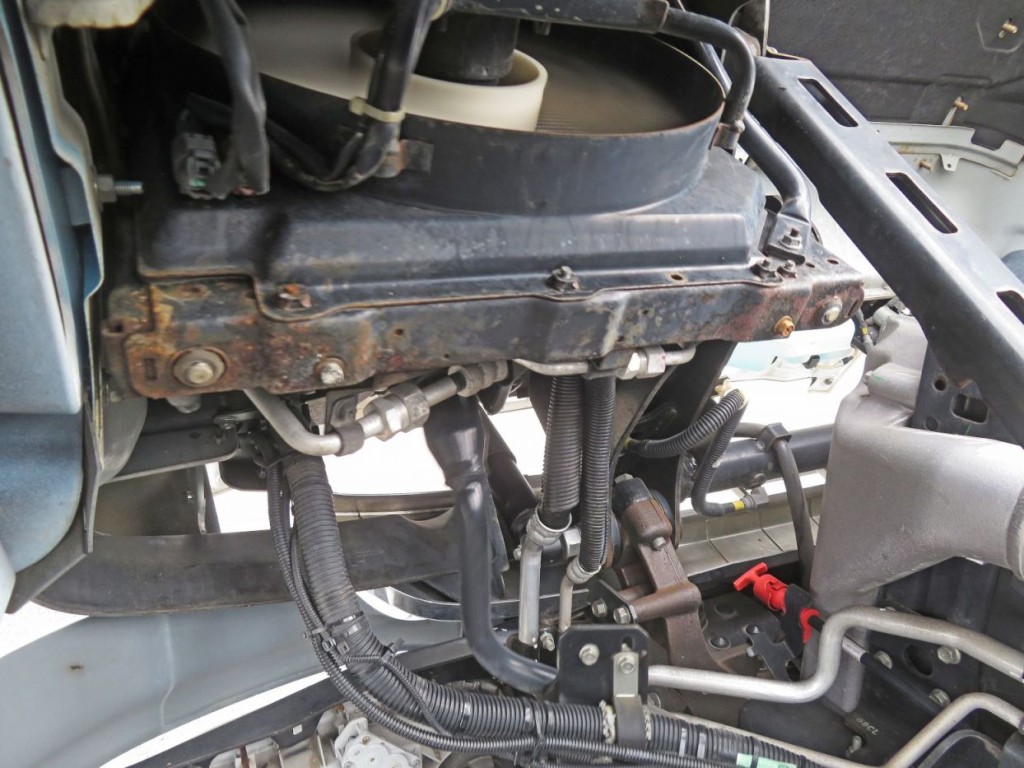 コンプレッサーのファン下部にサビがあります。|UDトラックス クオン QPG-GK5XADの写真37