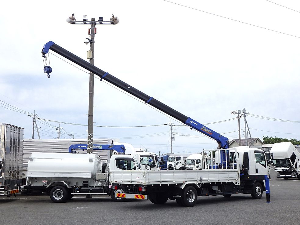 いすゞ フォワード 2PG-FRR90S2(2WD)の写真4
