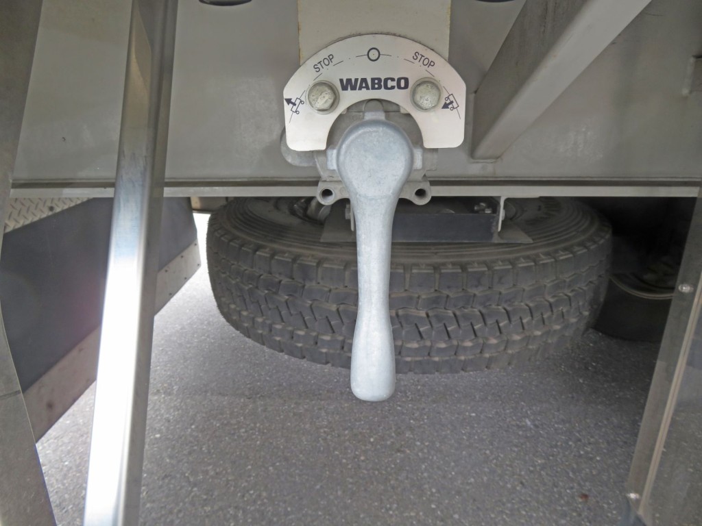 車高調整レバー付きです。|トレクス  PFN24103改の写真27