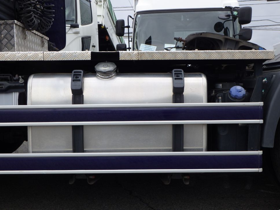 燃料タンクは390Lです。|日野 プロフィア 2DG-SH1EDGGの写真16