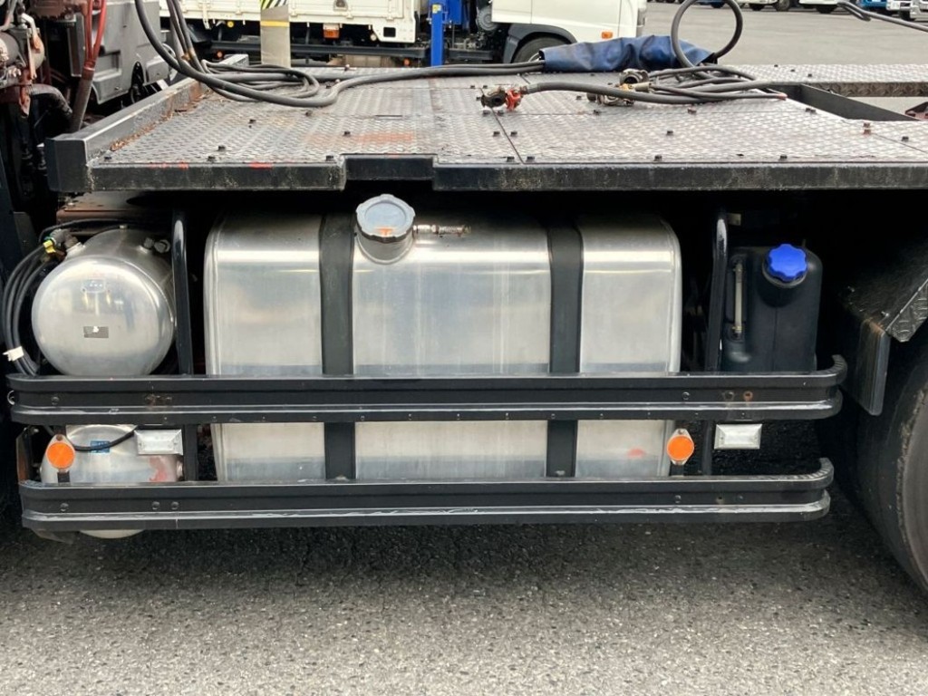 燃料タンクは400Lです。|いすゞ ギガ QDG-EXZ52BJの写真14
