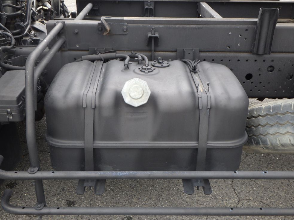 燃料タンクは100Lです。|いすゞ フォワード TKG-FRR90S1(2WD)の写真16