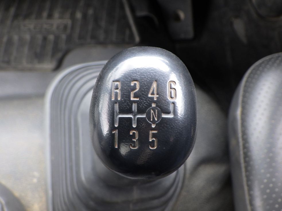 MT6速です。|いすゞ フォワード TKG-FRR90S1(2WD)の写真17