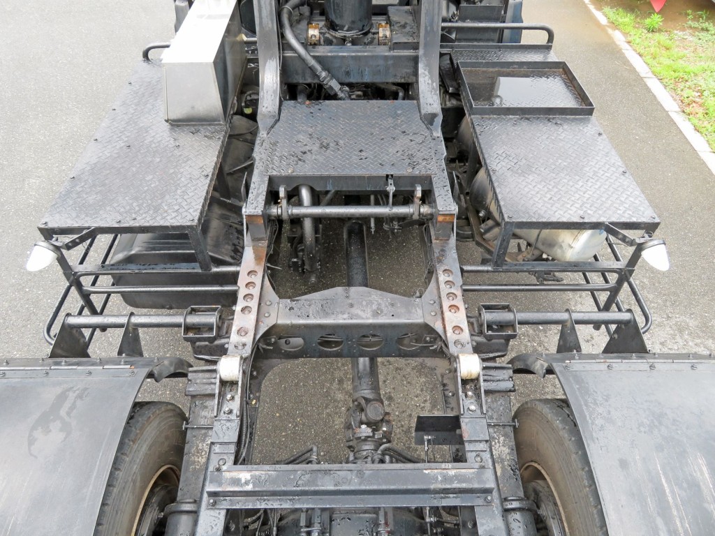 カプラを上げた状態です。|いすゞ ギガ PDG-EXR52G8の写真12