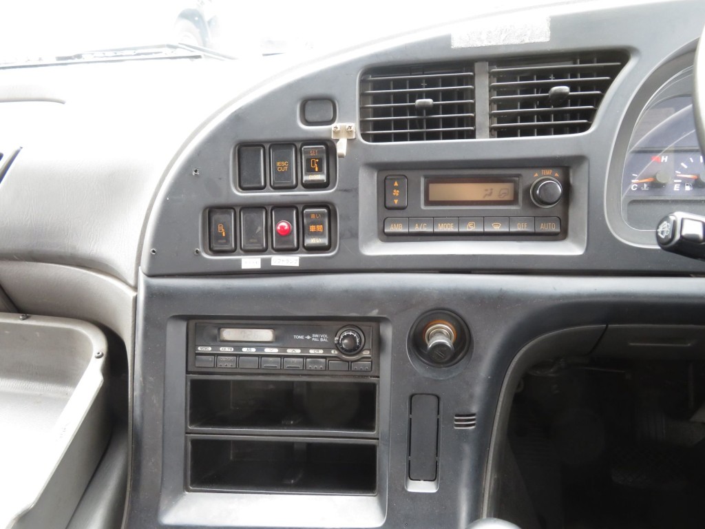インパネ周りの状態です。|いすゞ ギガ PDG-EXR52G8の写真25