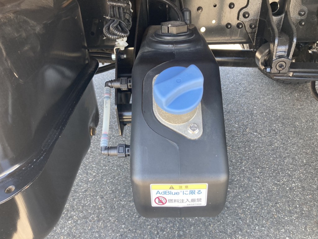 アドブルータンクです。|三菱 ファイター 2KG-FK62F(2WD)の写真29