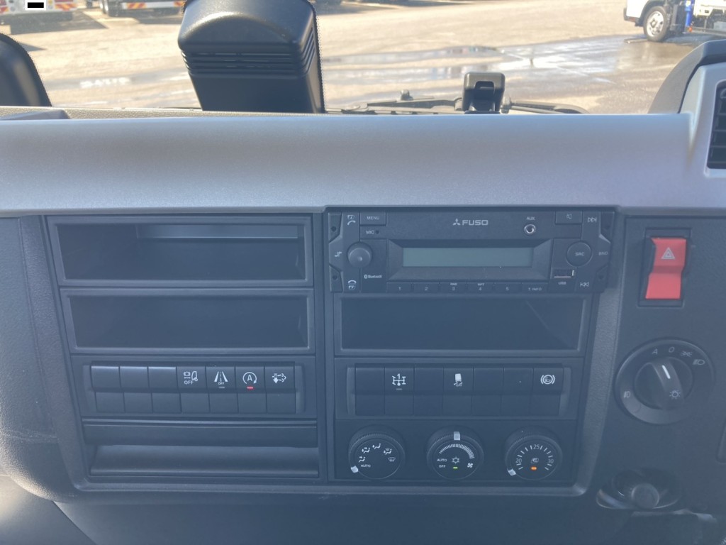 インパネ周りです。|三菱 ファイター 2KG-FK62F(2WD)の写真31