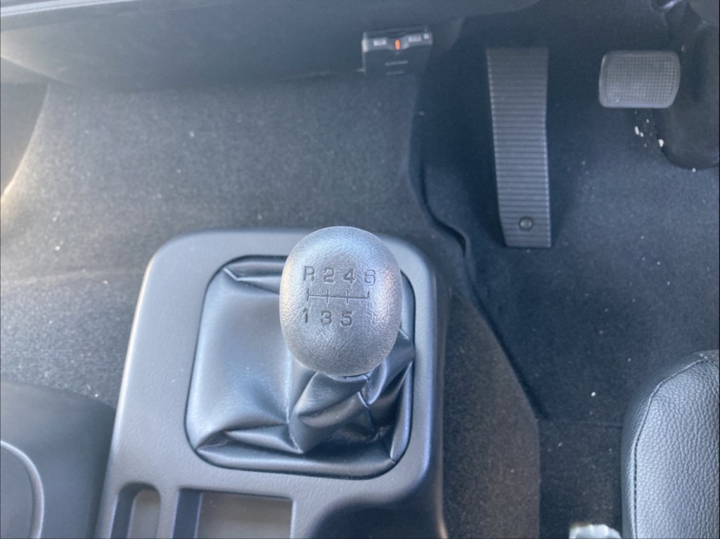 6速です。|三菱 ファイター 2KG-FK62F(2WD)の写真33