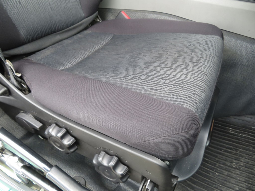 運転席座面の状態です。|三菱 スーパーグレート 2PG-FV70HXの写真33