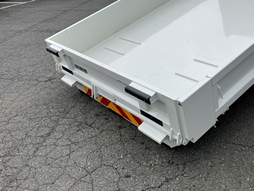 テールゲートは油圧で作動します。|日野 デュトロ 2KG-XZU700X(2WD)の写真14