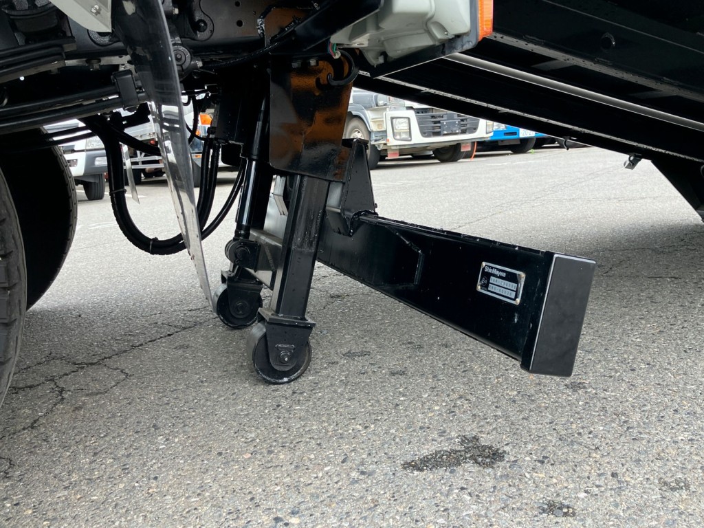 リヤジャッキ付きです。|日野 デュトロ 2KG-XZU700X(2WD)の写真18
