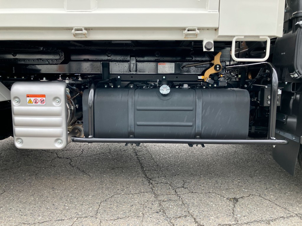 燃料タンクは100Lです。|日野 デュトロ 2KG-XZU700X(2WD)の写真24