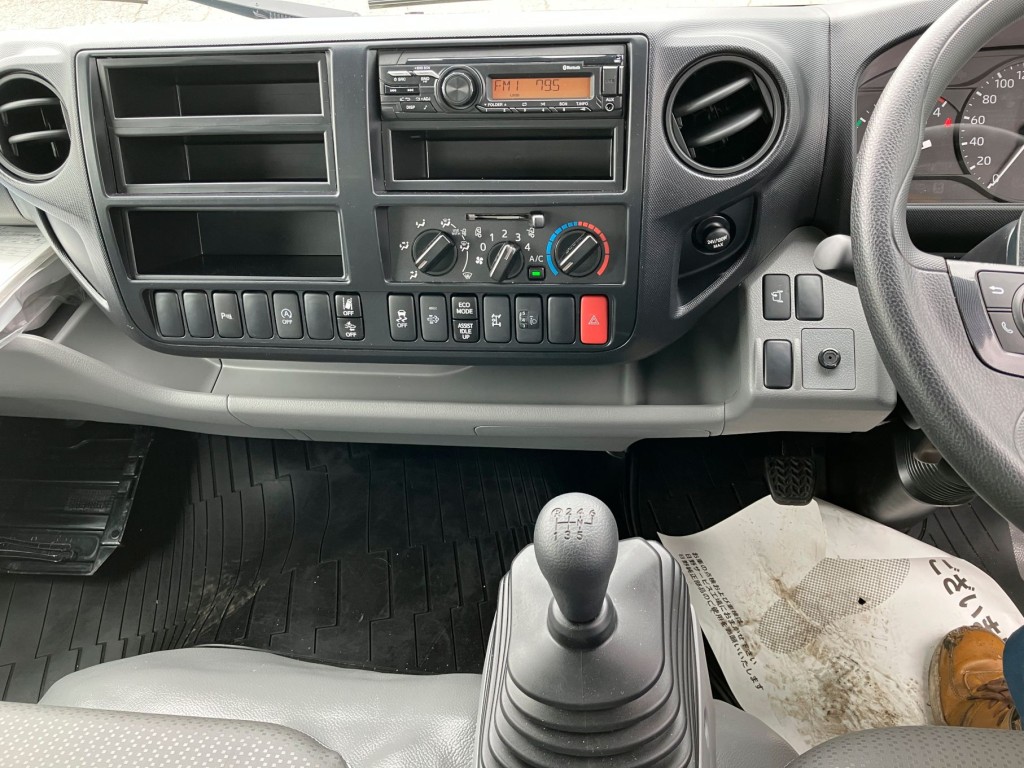 パネル周りの状態です。|日野 デュトロ 2KG-XZU700X(2WD)の写真25