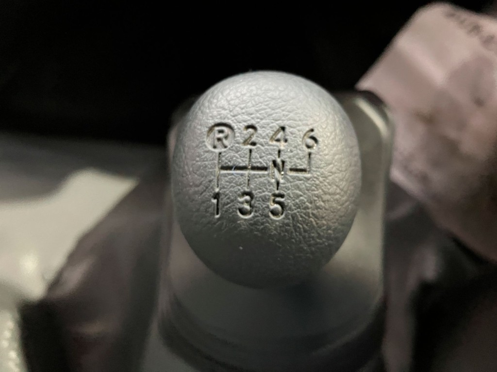 6速マニュアルです。|日野 デュトロ 2KG-XZU700X(2WD)の写真29