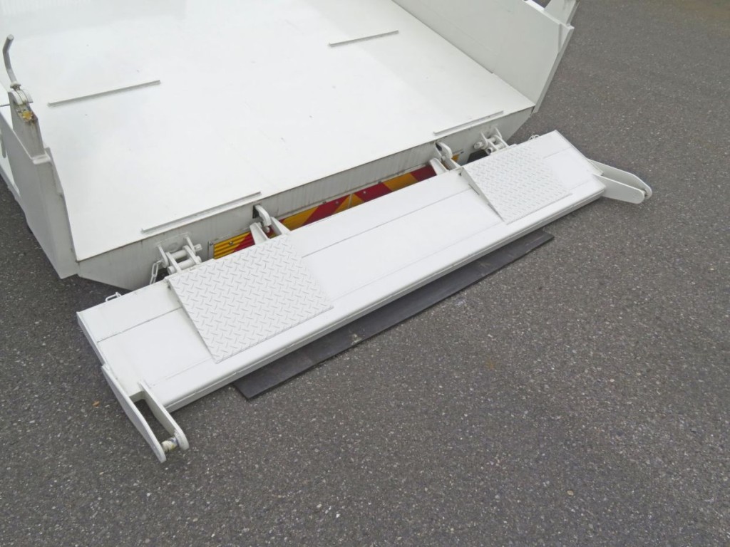 リアゲートの状態です。|日野 デュトロ 2KG-XZU700X(2WD)の写真20