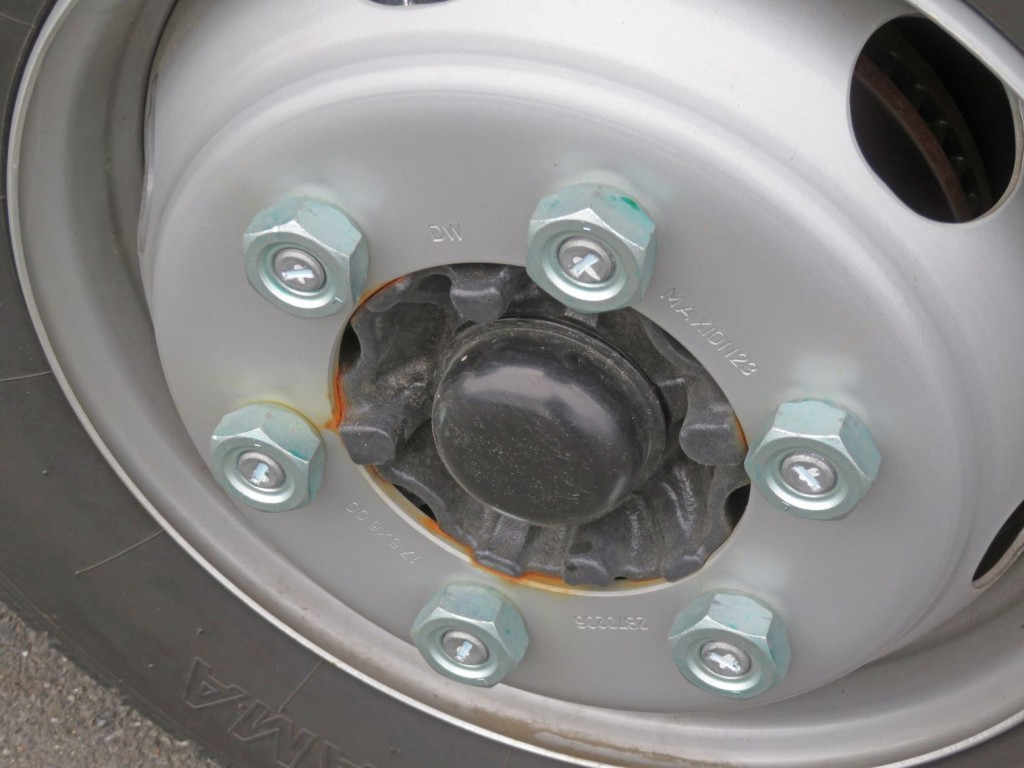 ホイールに置きサビがあります。|日野 デュトロ 2KG-XZU700X(2WD)の写真23
