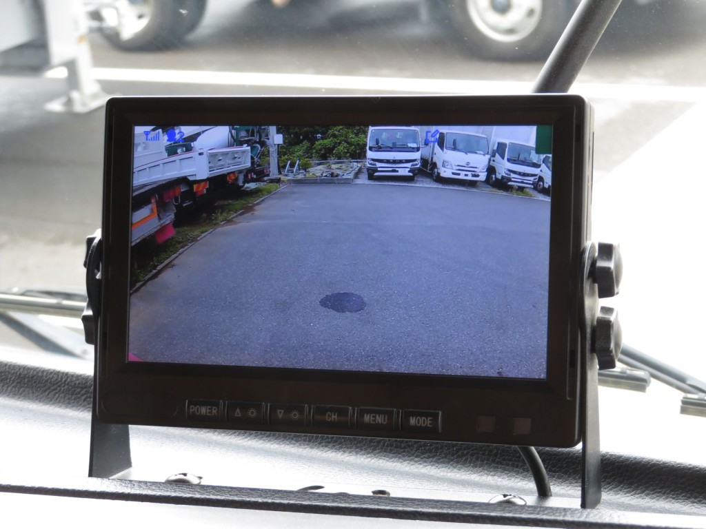 液晶バックモニター付きです。|日野 プロフィア QKG-FS1EKDAの写真23