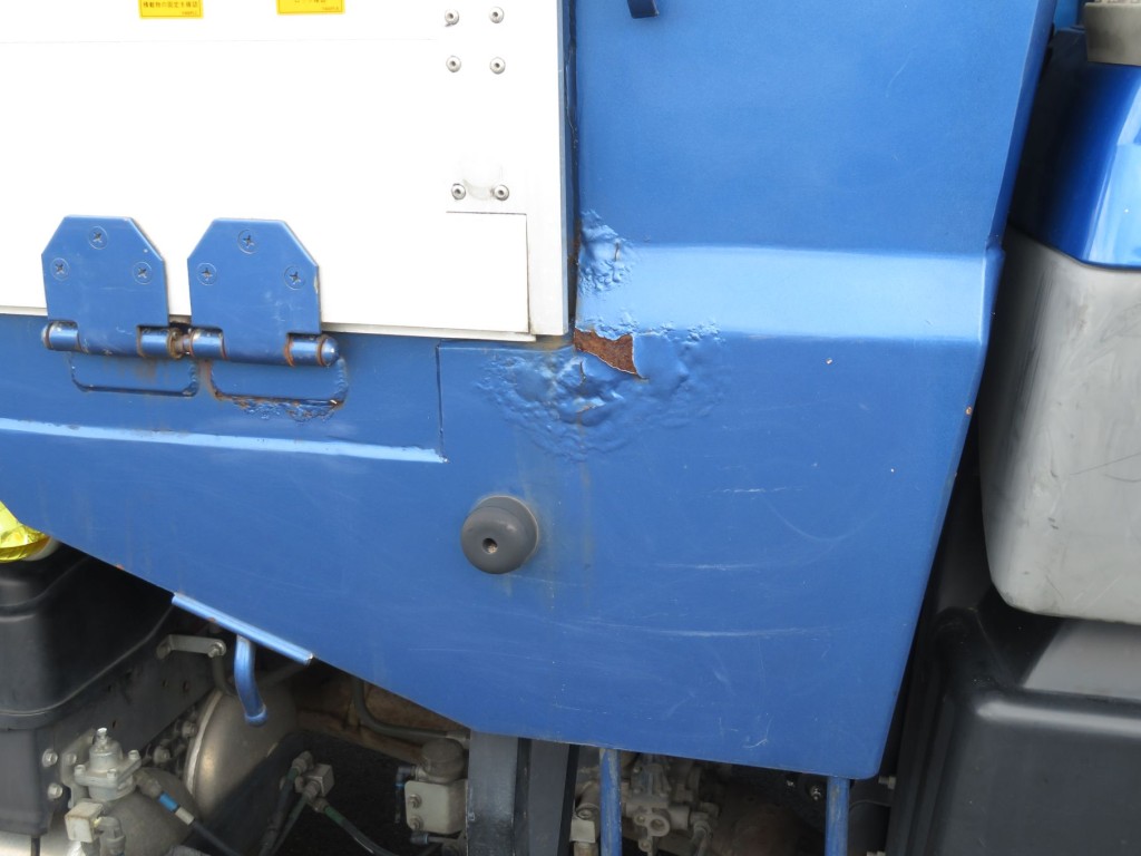 運転席側ガセット部にサビがあります。|三菱 スーパーグレート QPG-FV64VZの写真40