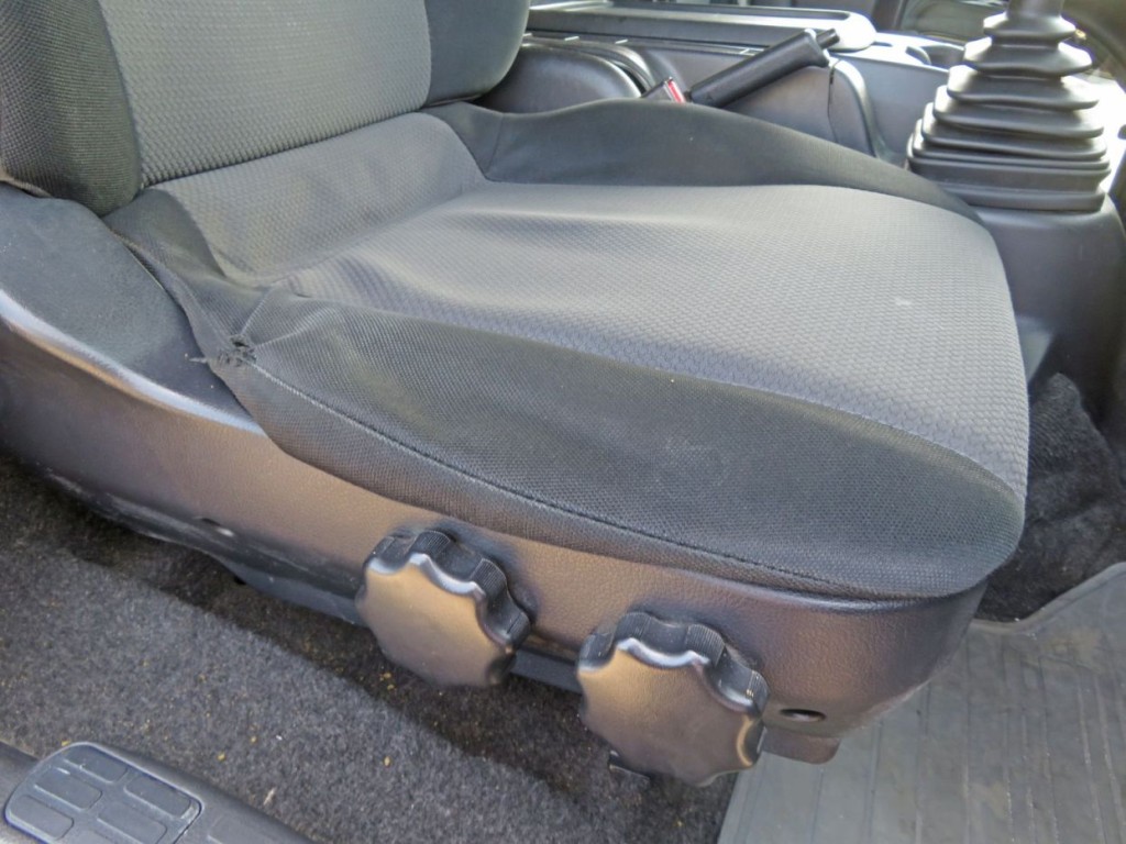 運転席座面の状態です。|日野 レンジャー QKG-FE7JKAAの写真25
