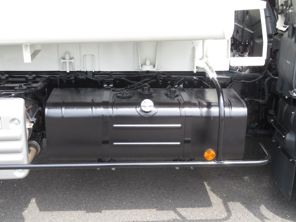 燃料タンクは100Lです。|日野 デュトロ 2KG-XZU710M(2WD)の写真15