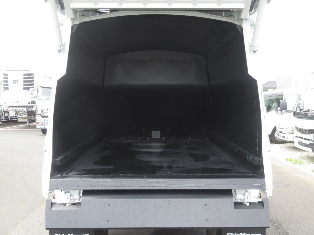 タンク内部の状態です。|三菱 ファイター 2KG-FK72F(2WD)の写真9