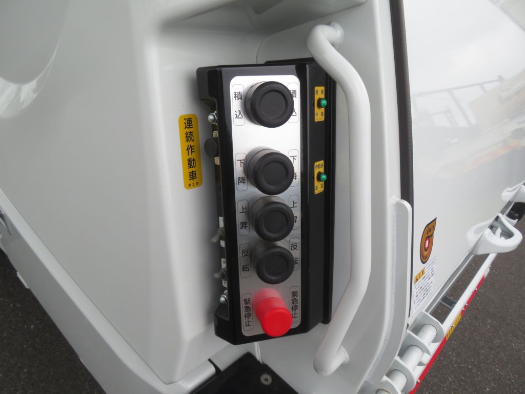 上物の操作スイッチです。(連続⇔単独切り替え付きです)|三菱 ファイター 2KG-FK72F(2WD)の写真14