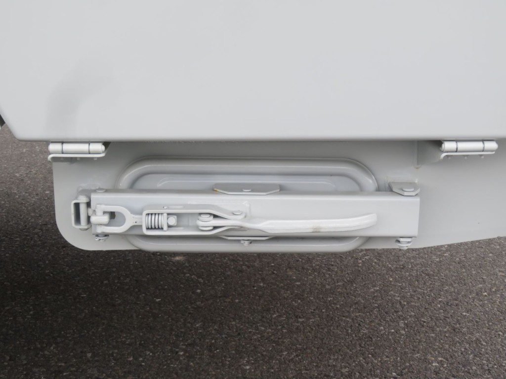 汚水タンク付きです。|三菱 ファイター 2KG-FK72F(2WD)の写真17