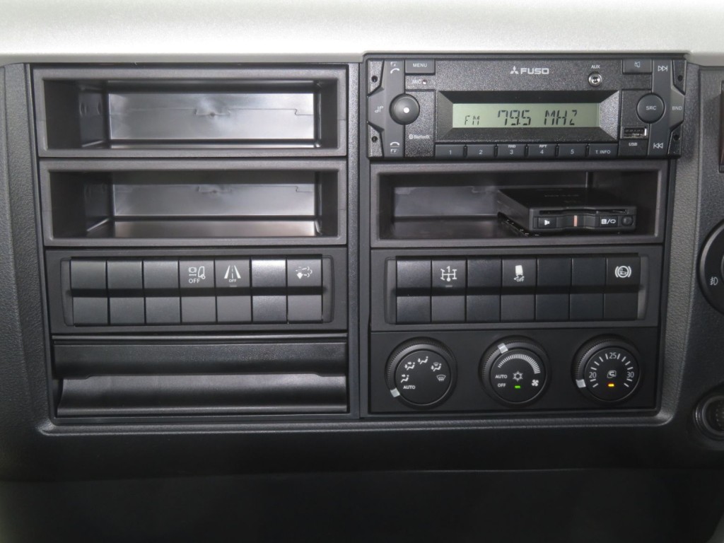 パネル周りの状態です。|三菱 ファイター 2KG-FK72F(2WD)の写真21